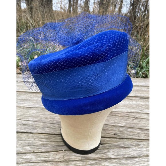 Vintage 1950s Bright Blue Velvet Womens Hat Netting - Picture 2 of 15